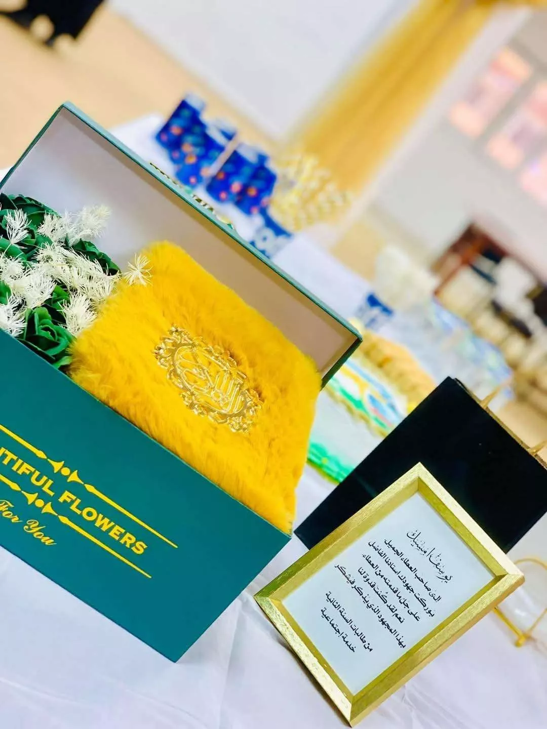 تكريم طالبات السنة الدراسية الثانية للأستاذ يوسف امسيك لتسليمه مهام القسم بعد عمل متواصل وعطاء فعال