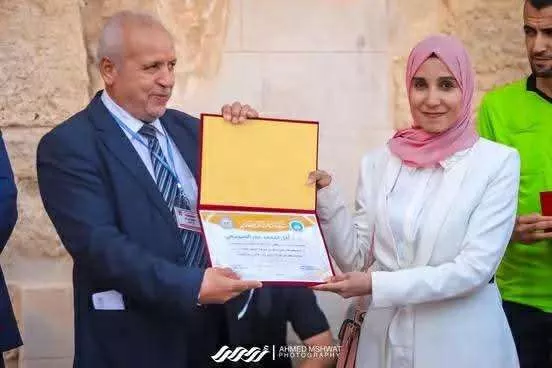 تكريم الأستاذة امل من قبل رئيس الجامعة د.محمد الدقالي ...وتحريكها من قبل الاعلامي ابوعجيلة الذوادي في التوأمة العلمية الثقافية  .وايضا تكريمها في الندوة الحوارية التي أقامها قسم علم الاجتماع