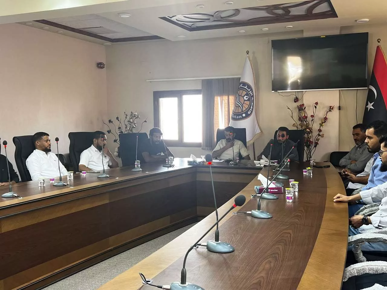 نقابة موظفي جامعة الزنتان تعقد اجتماعًا مع نقباء موظفي الكليات