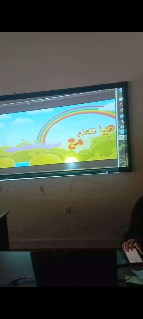 جانب من الحضور لورشة عمل بعنوان استراتيجيات تعليم الاطفال مراحل التعليم الأساسي لمادة الحاسوب بتقنيات الوسائط المتعددة