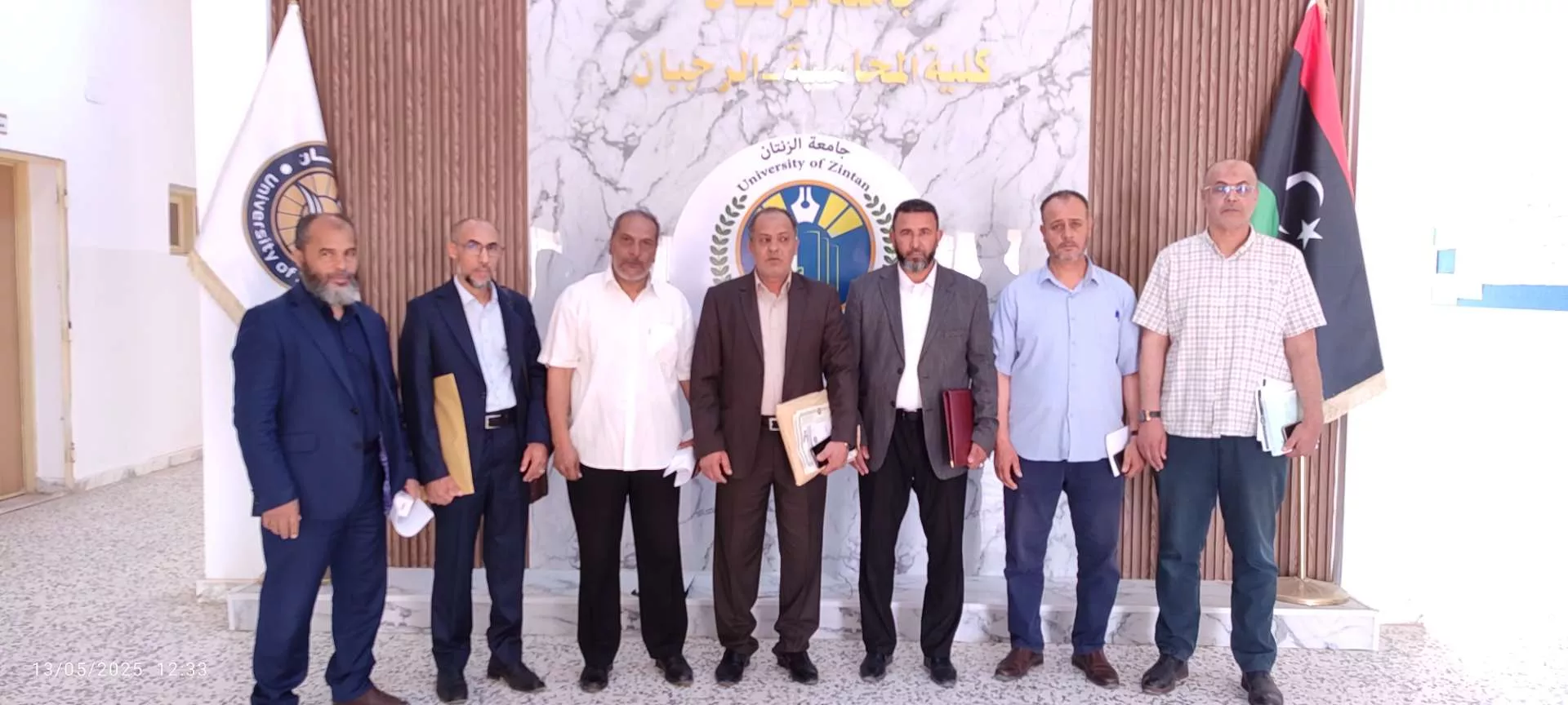 إجتماع السيد وكيل الشؤون العلمية بالجامعة بادارة كلية المحاسبة الرجبان لتهيئة ملف الجودة والدراسات العليا