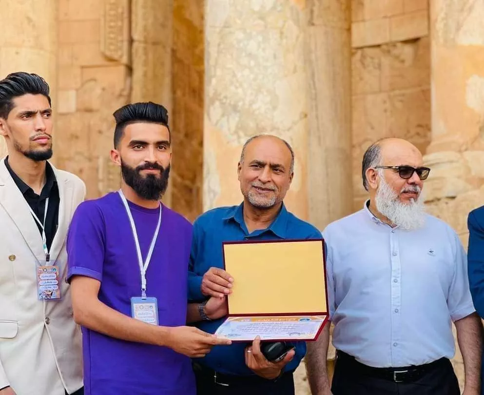 تكريم الطالب الزعيم محمدالزعيمة طالب بقسم الحاسوب  لمشاركته في التوأمة العلمية الثقافية بين كلية التربية تيجي وكلية الآداب والتربية صبراتة