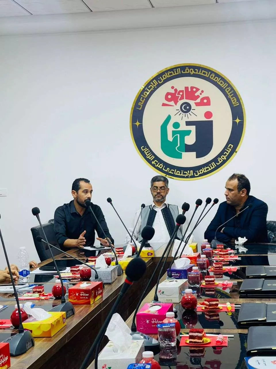 مناقشة جماعية مع مدير مكتب الشؤون الإدارية بفرع التظامن الاجتماعي الزنتان .