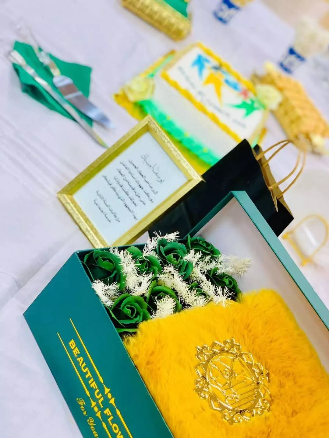تكريم طالبات السنة الدراسية الثانية للأستاذ يوسف امسيك لتسليمه مهام القسم بعد عمل متواصل وعطاء فعال