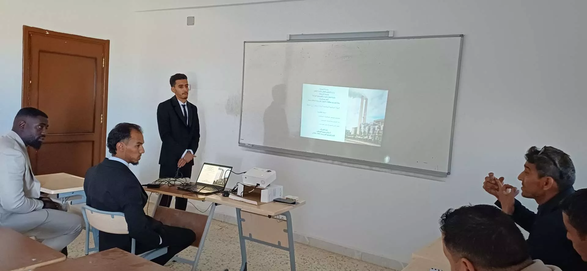 مناقشة مشاريع تخرج طلبة قسم الجيوفيزياء لفصل الخريف 2025-2026